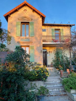 Maison entière avec un grand jardin à 15 min du centre en transports: bienvenue à QG Marseille !